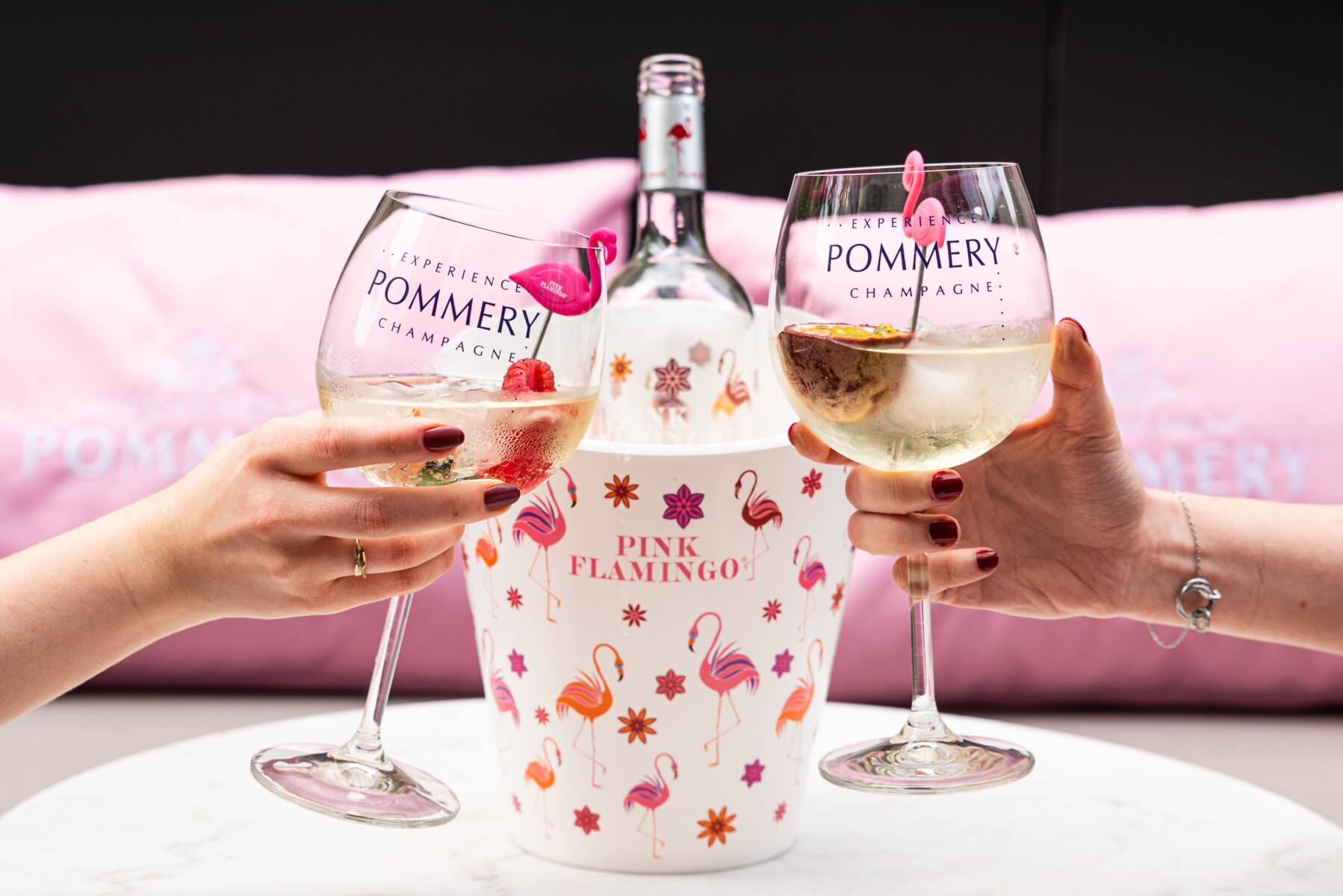 deux verres de champagne servis au Palapa